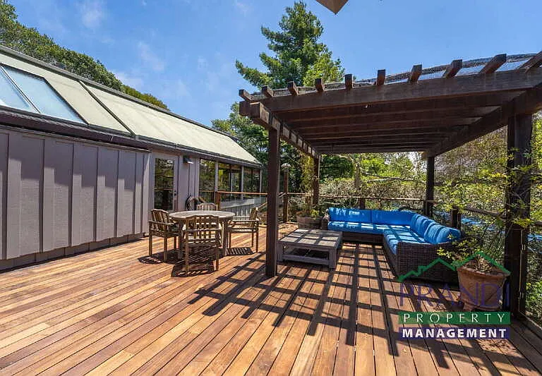 377 Summit Ave — Photo 35