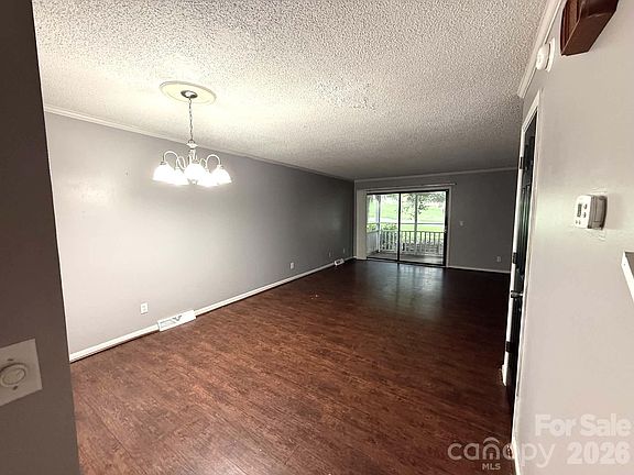 4th image of 327 Eastwood Dr