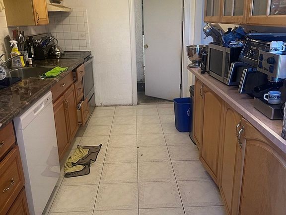 4th image of 111 Arnold St