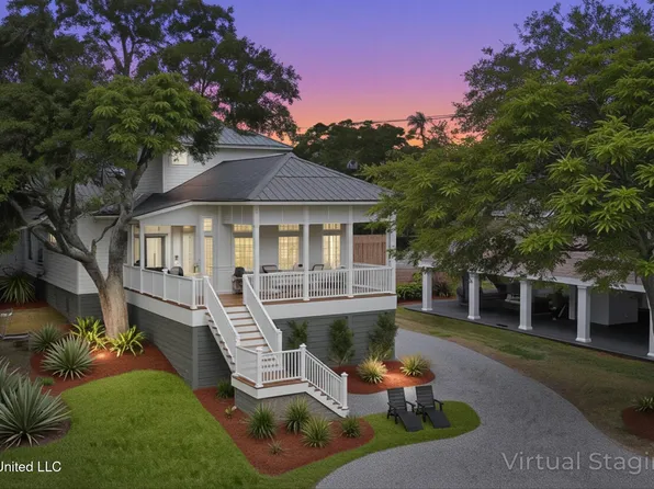 415 E Beach Dr, Ocean Springs, MS 39564
