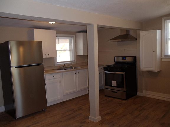 4th image of 719 E Mistletoe Ave
