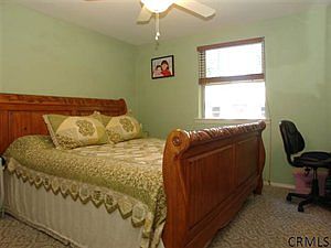4th image of 20 Glenbrook Dr