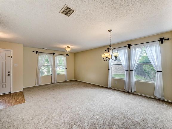 3rd image of 2721 Red Oak Dr