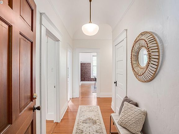 3rd image of 2129 NW Northrup St APT 1