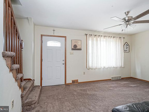 5th image of 28 Deborah Pl
