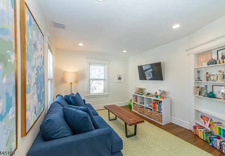 10 Grove Ter #2B — Photo 7