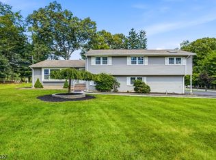 12 Medford Rd, Morris Plains, NJ 07950