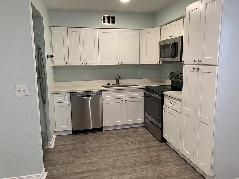 723 S Berthe Ave #6 — Photo 3