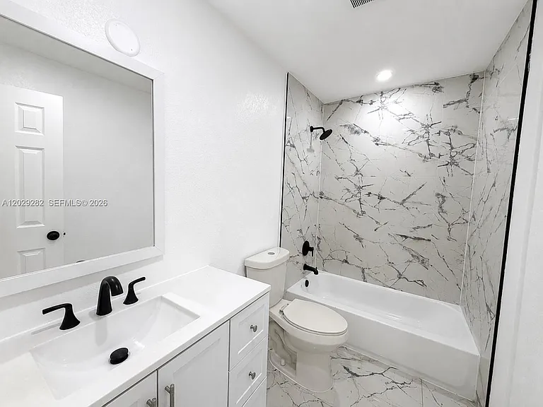 900 NW 8th Ave #4 — Photo 9