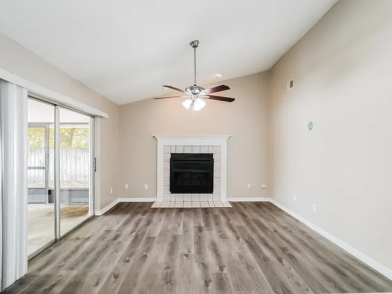 1352 Foxboro Dr — Photo 3