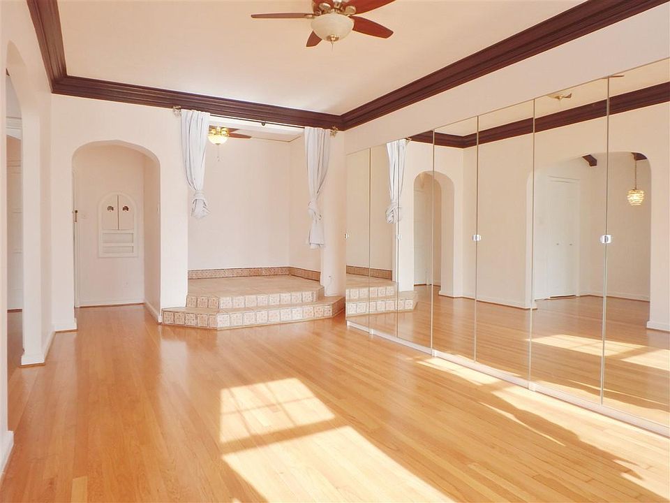 1st image of 2701 Van Ness Ave APT 306