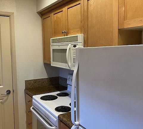 3rd image of 611 Highland Dr APT 102
