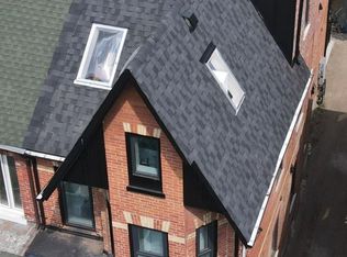 23 Ross St #3, Toronto, ON M5T 1Z8