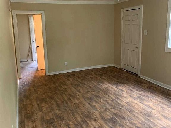 4th image of 2406 N Saracen Ave
