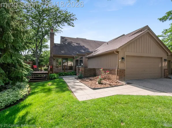 37600 N Laurel Park Dr, Livonia, MI 48152