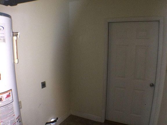 5th image of 4706 Wheaton Ln NW