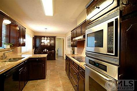 5th image of 9937 Greenfield Dr