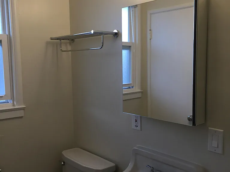555 Miramonte Ave — Photo 10