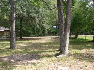 1401 Country Ln, Conroe, TX 77384