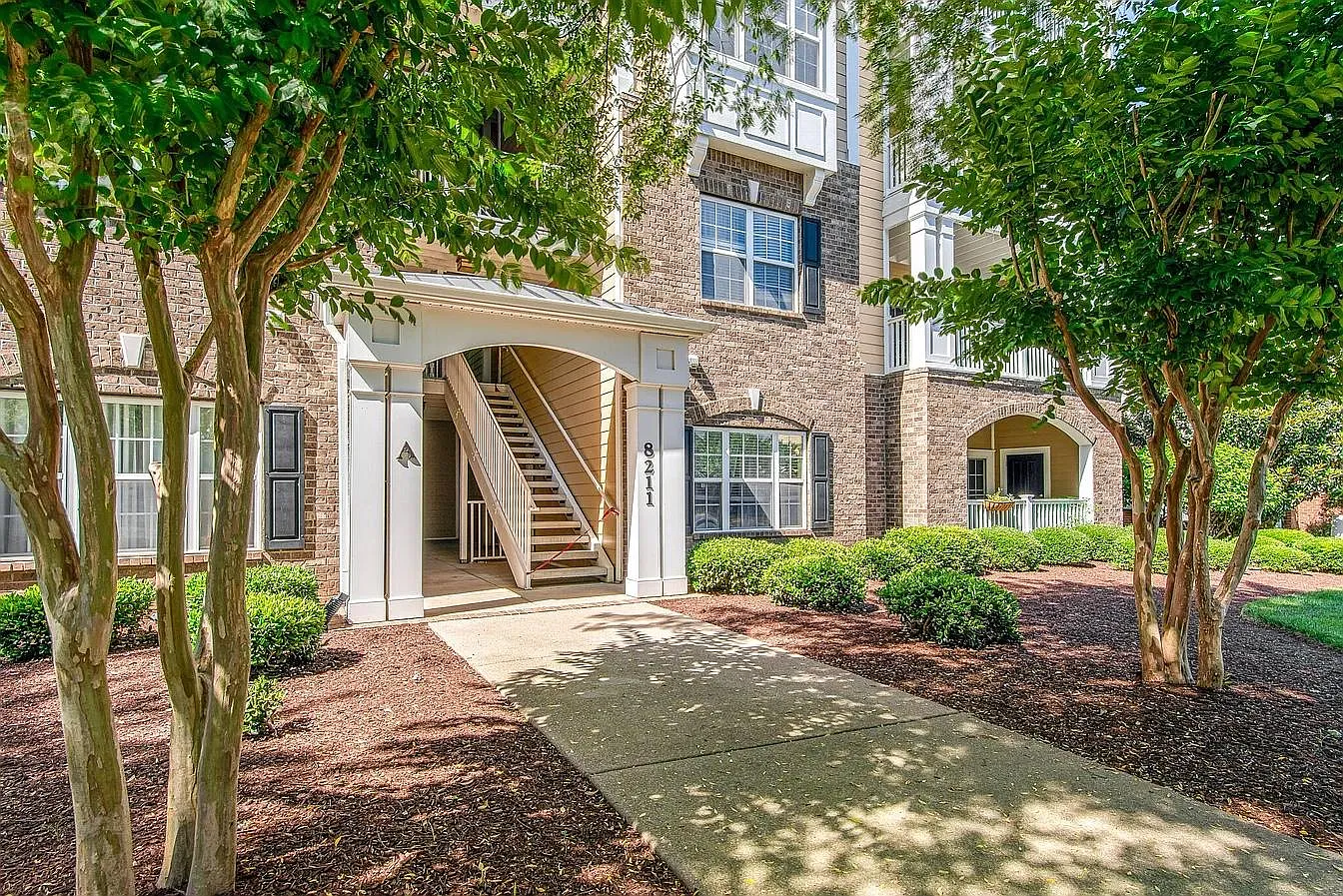 8211 Lenox Creekside Dr — Photo 4