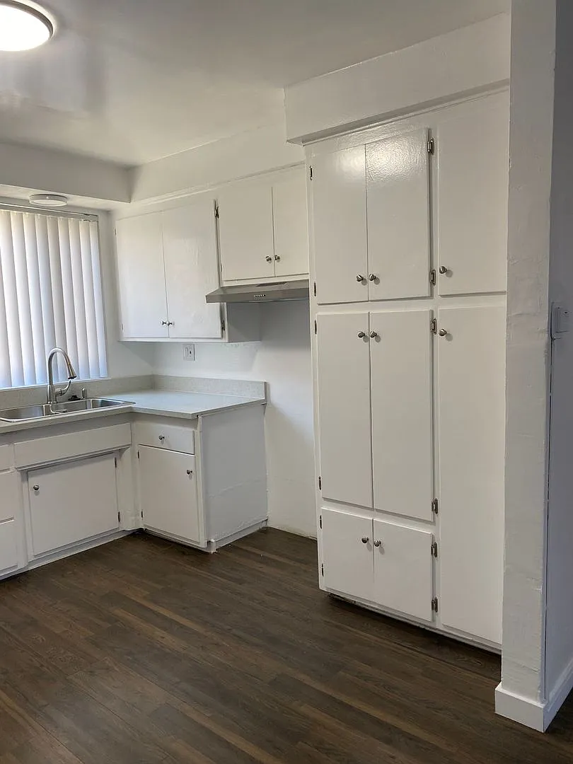 Move In Ready 2bd/1bth In Koreatown! — Photo 2