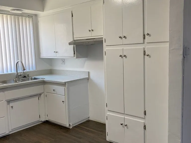1546 S Gramercy Pl #6 — Photo 1