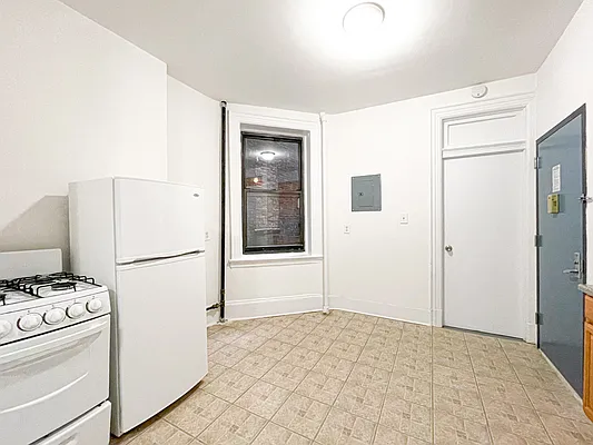 Rented by Urban Real Estate Property Group Inc | media 2