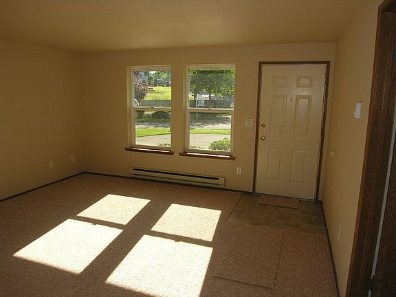 3rd image of 9810 To 9812 148th Street Ct E