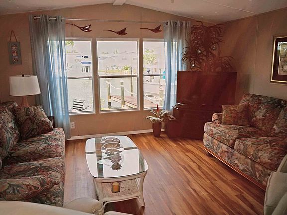 Single hung windows
