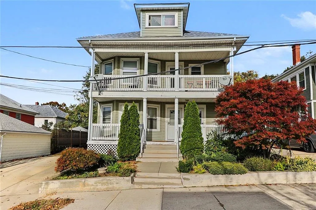 3 bed, 1.0 bath, 1317 sqft, $2,400 — Photo 1