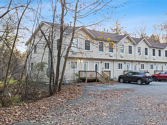 4th image of 22 Lake Lodge Dr APT 1