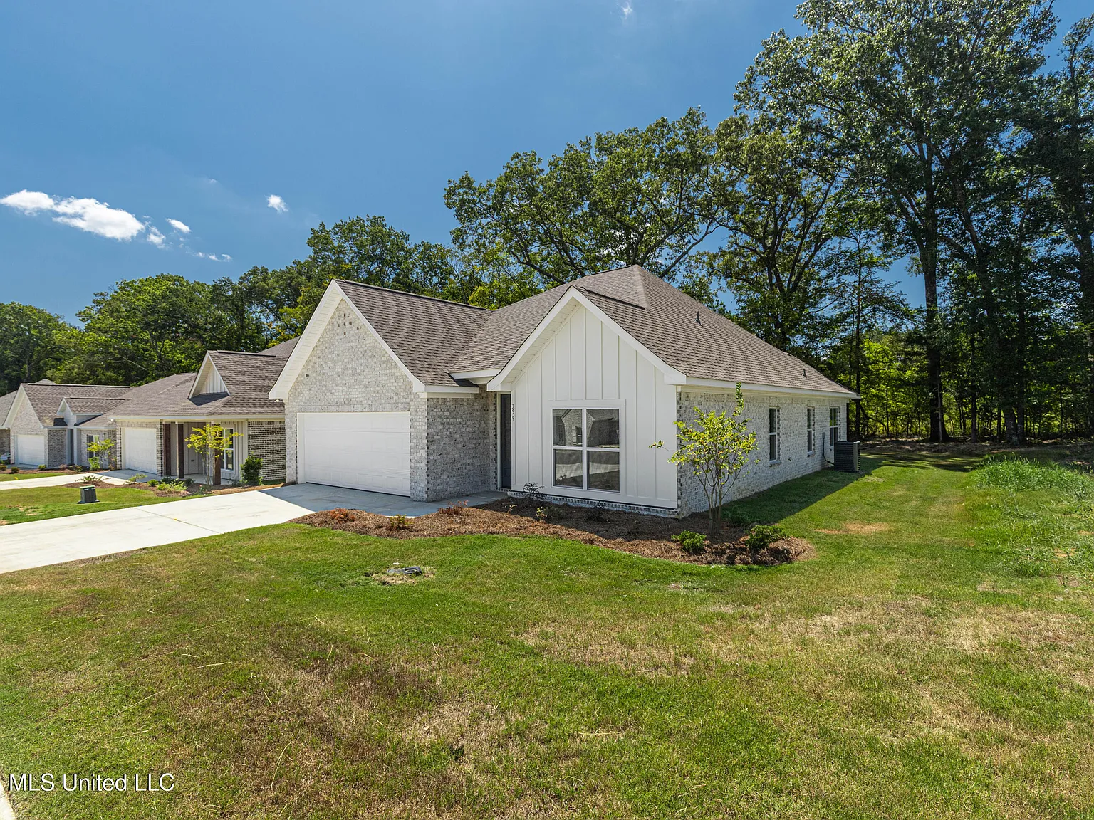 4 bed, 2.0 bath, 1624 sqft, $2,700 — Photo 3