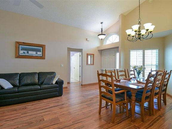 4th image of 3216 Montrose Cir
