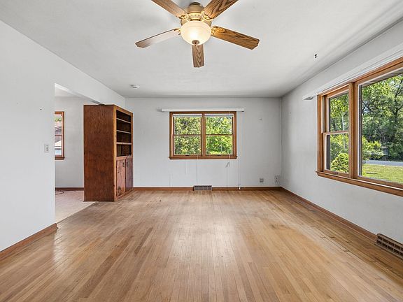 4th image of 740 Bliven Rd