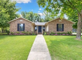 2411 N Robin Rd, Fayetteville, AR 72703