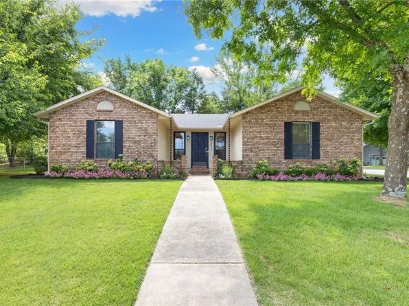 2411 N Robin Rd, Fayetteville, AR 72703