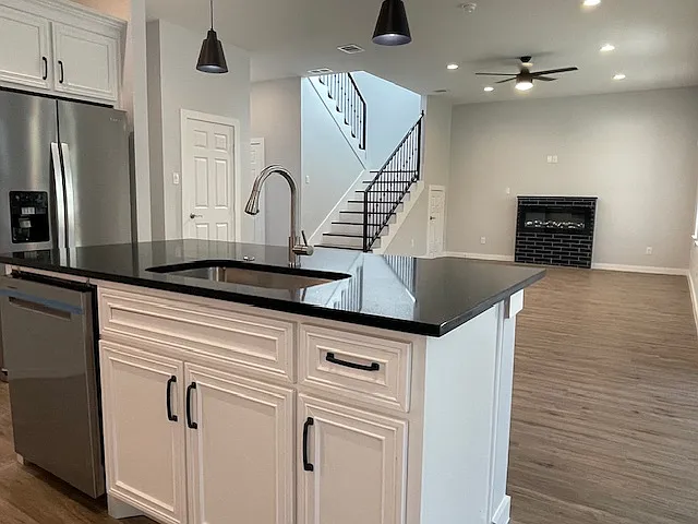 5 bed, 2565 sqft, $3,600 — Photo 3