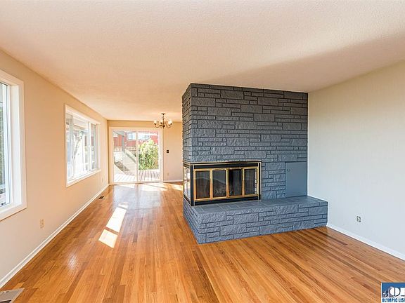 5th image of 2501 S Cherry St