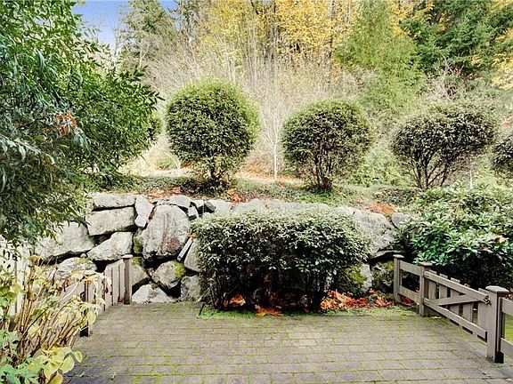 4th image of 3500 E Lake Sammamish Pkwy SE Unit 5-104