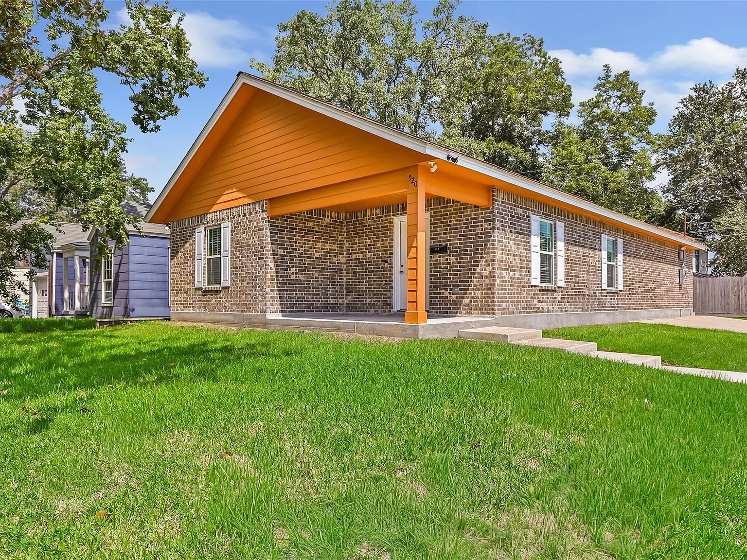 3 bed, 2.0 bath, 1671 sqft, $1,800 — Photo 2