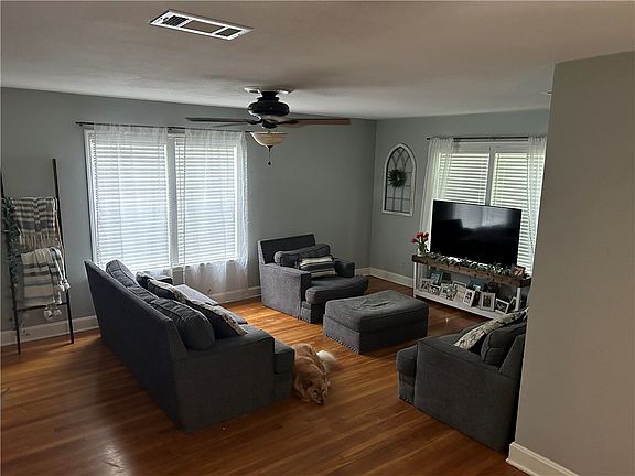 3rd image of 511 E Joyce Street E