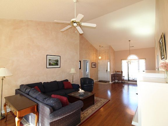 3rd image of 528 Westham Dr.