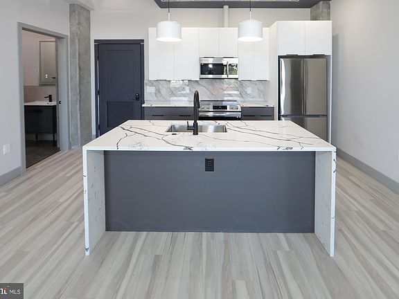 3rd image of 1810 E Venango St #104