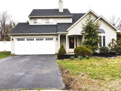 22 Ravenwood Ct, Freehold, NJ, 07728