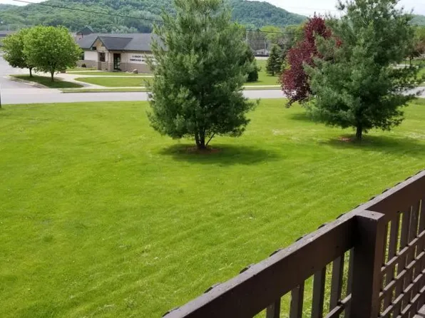 619 Welshire Dr, La Crescent, MN