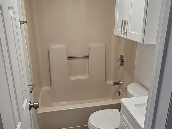 5th image of 164-166 Main St #166B