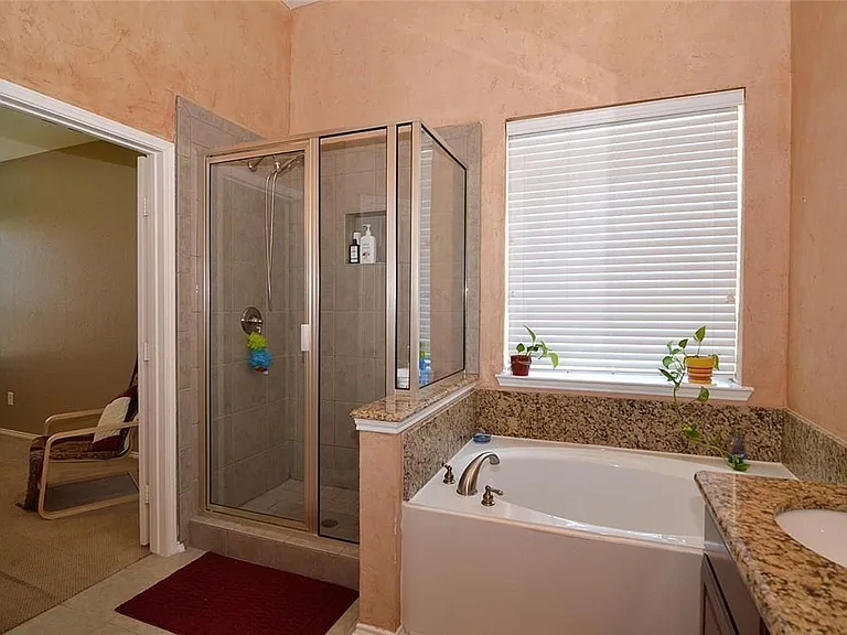 4401 Caledonia Creek Ln — Photo 21