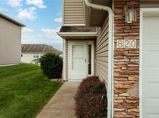 820 SW Peach Tree Ln, Blue Springs, MO 64064