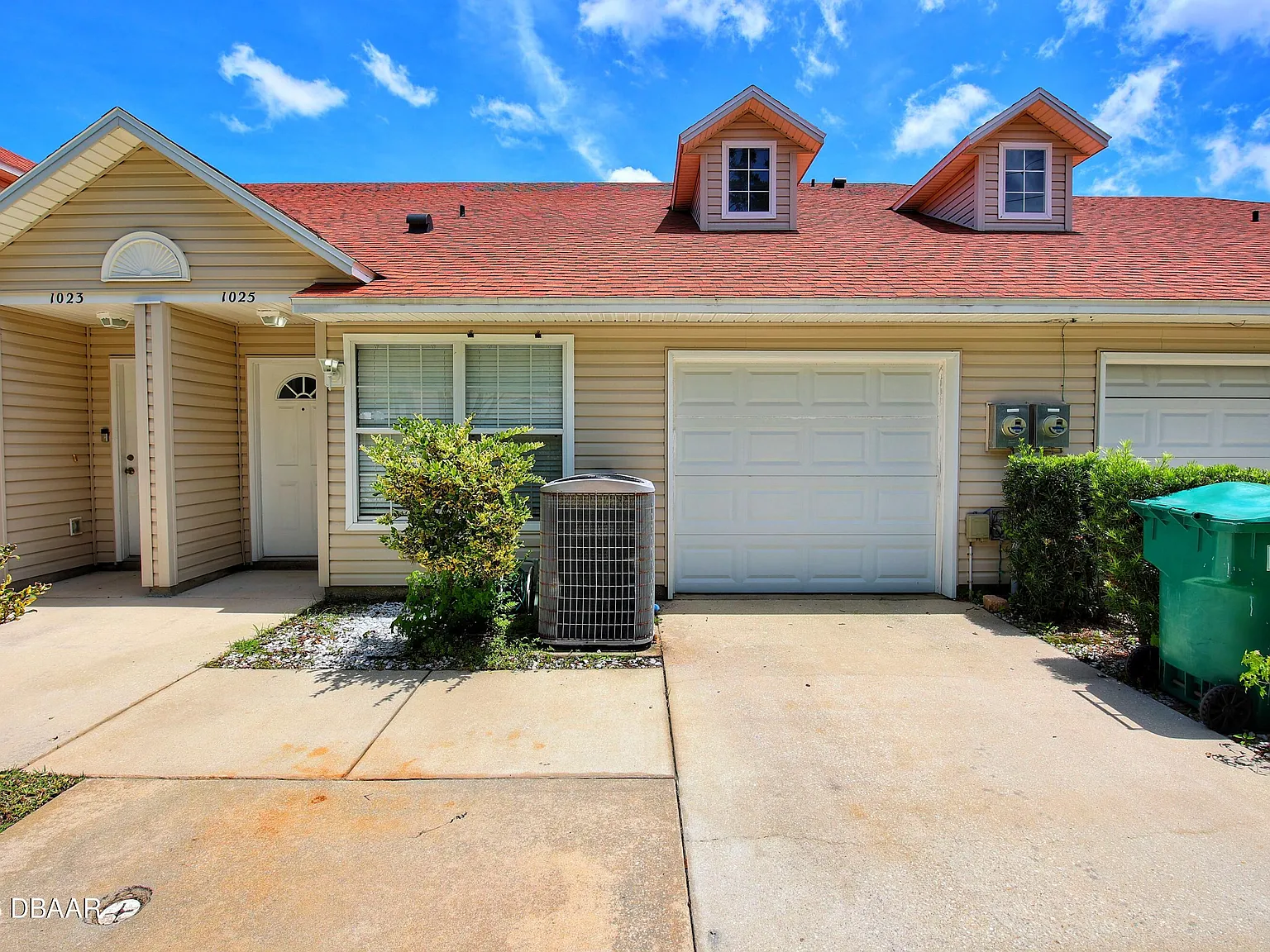 3 bed, 2.0 bath, 1577 sqft, $2,100 — Photo 1