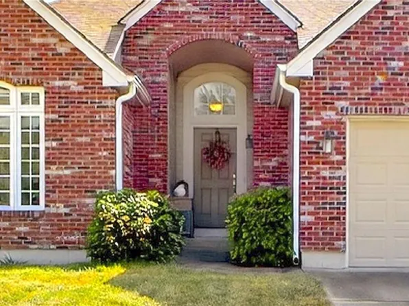 407 W 11th Ter, Kearney, MO 64060